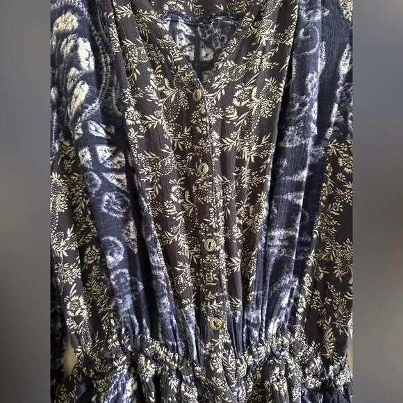 Free People Boho Ratio Indigo Printed Button Down Tunic Blouse size XS EUC - Picture 8 of 11